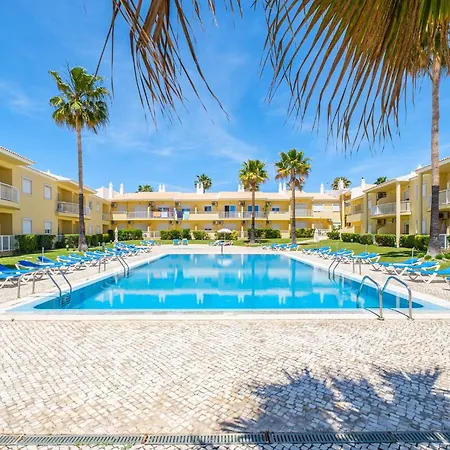 Riu - Close To Bars Shops And Restaurants *