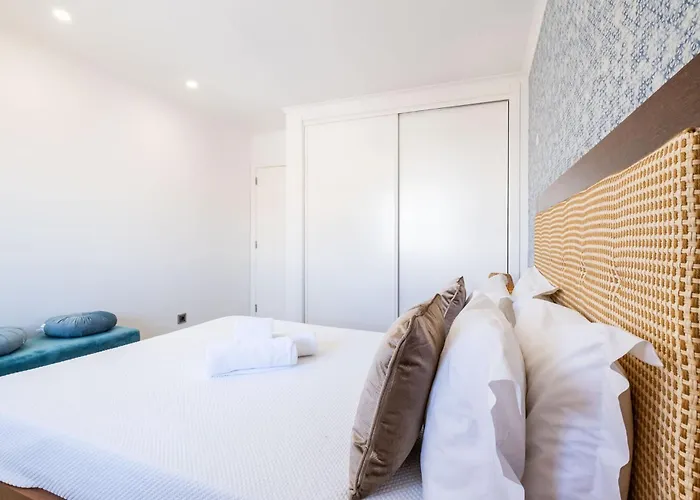 Riu - Close To Bars Shops And Restaurants *