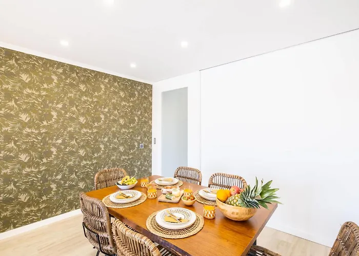 Riu - Close To Bars Shops And Restaurants *