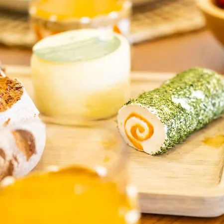 Riu - Close To Bars Shops And Restaurants *