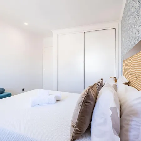 Riu - Close To Bars Shops And Restaurants *